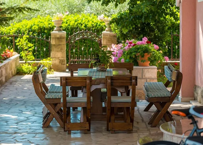 Villa Thousand Roses Lovorno