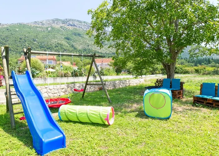 Thousand Roses Villa