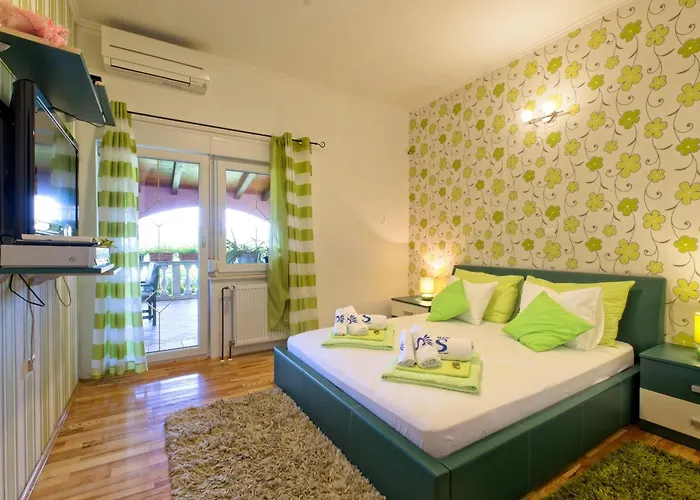 Thousand Roses Villa Lovorno