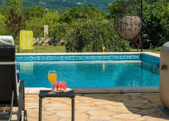 Thousand Roses Villa Lovorno