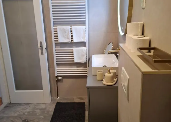 Thousand Roses Lovorno