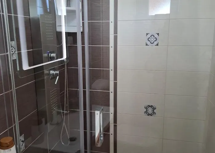 Thousand Roses * Lovorno