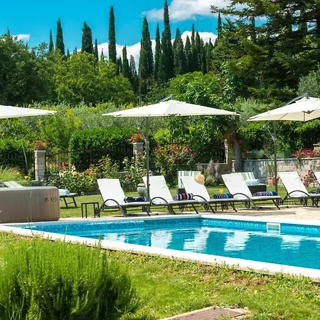 Thousand Roses Villa