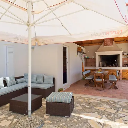 Thousand Roses Vila *