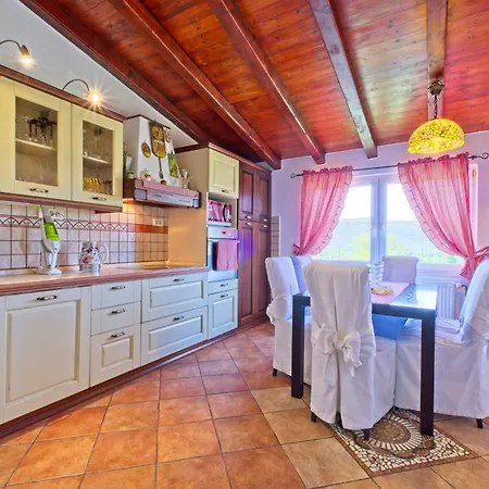 Vila Thousand Roses Lovorno