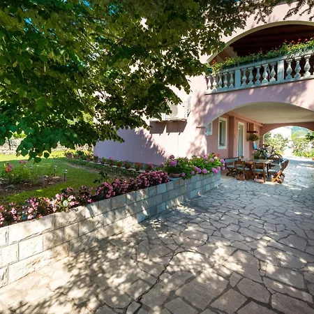 Vila Thousand Roses *