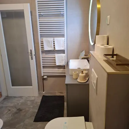 Thousand Roses Lovorno