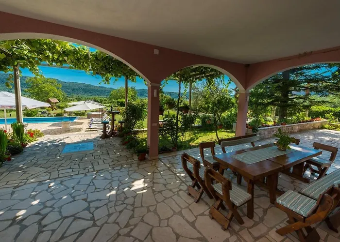 Thousand Roses Villa Lovorno