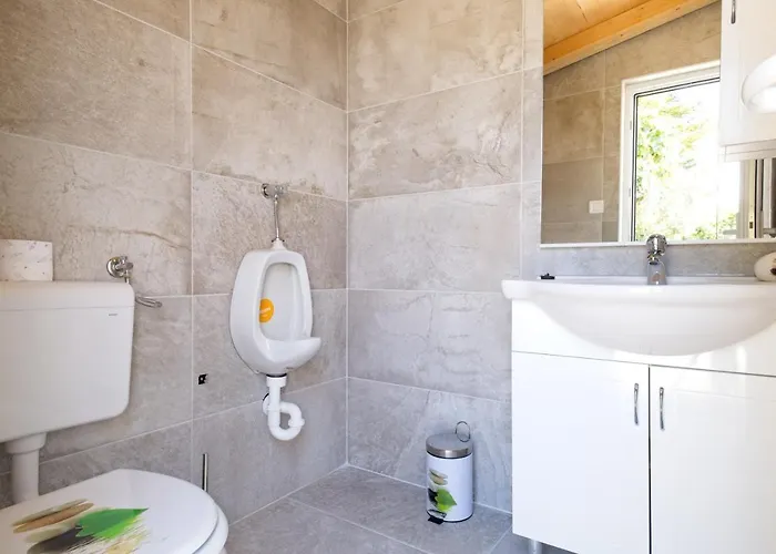 Thousand Roses Villa Lovorno