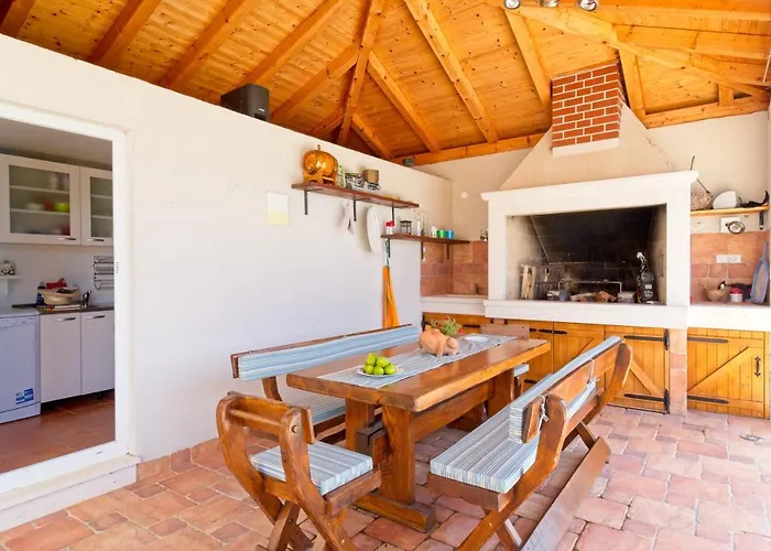 Thousand Roses Villa Lovorno