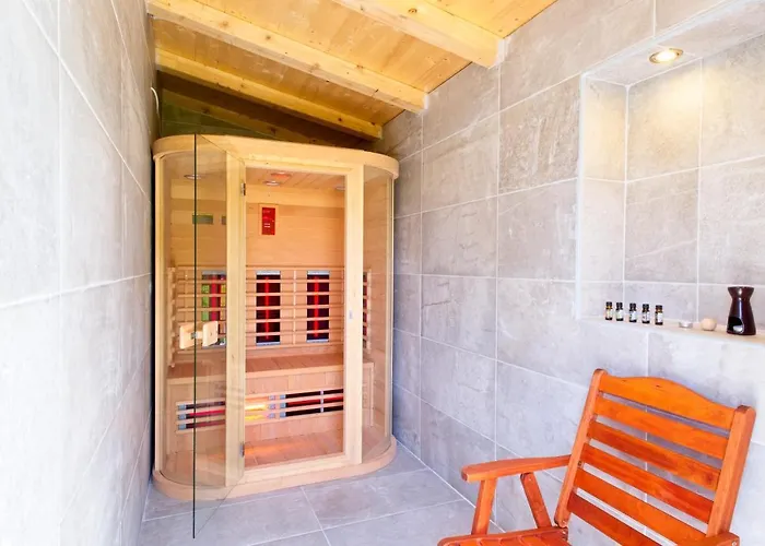 Thousand Roses Villa