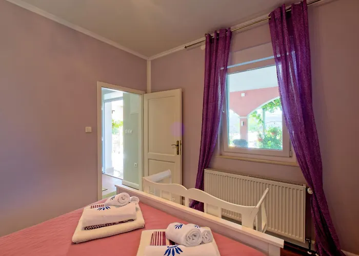 Thousand Roses Villa Lovorno