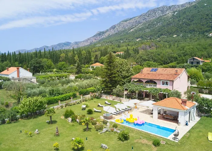 Thousand Roses Villa