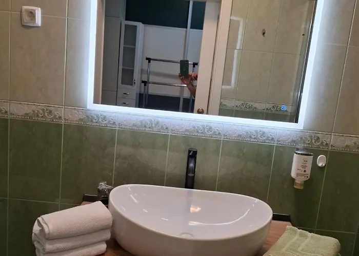 Thousand Roses Villa Lovorno