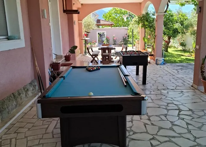 Thousand Roses Villa *